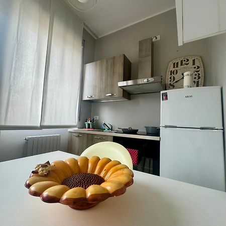 Casa Tito - Accogliente Monolocale A Due Passi Dalla Stazione Cesano Maderno Exterior foto