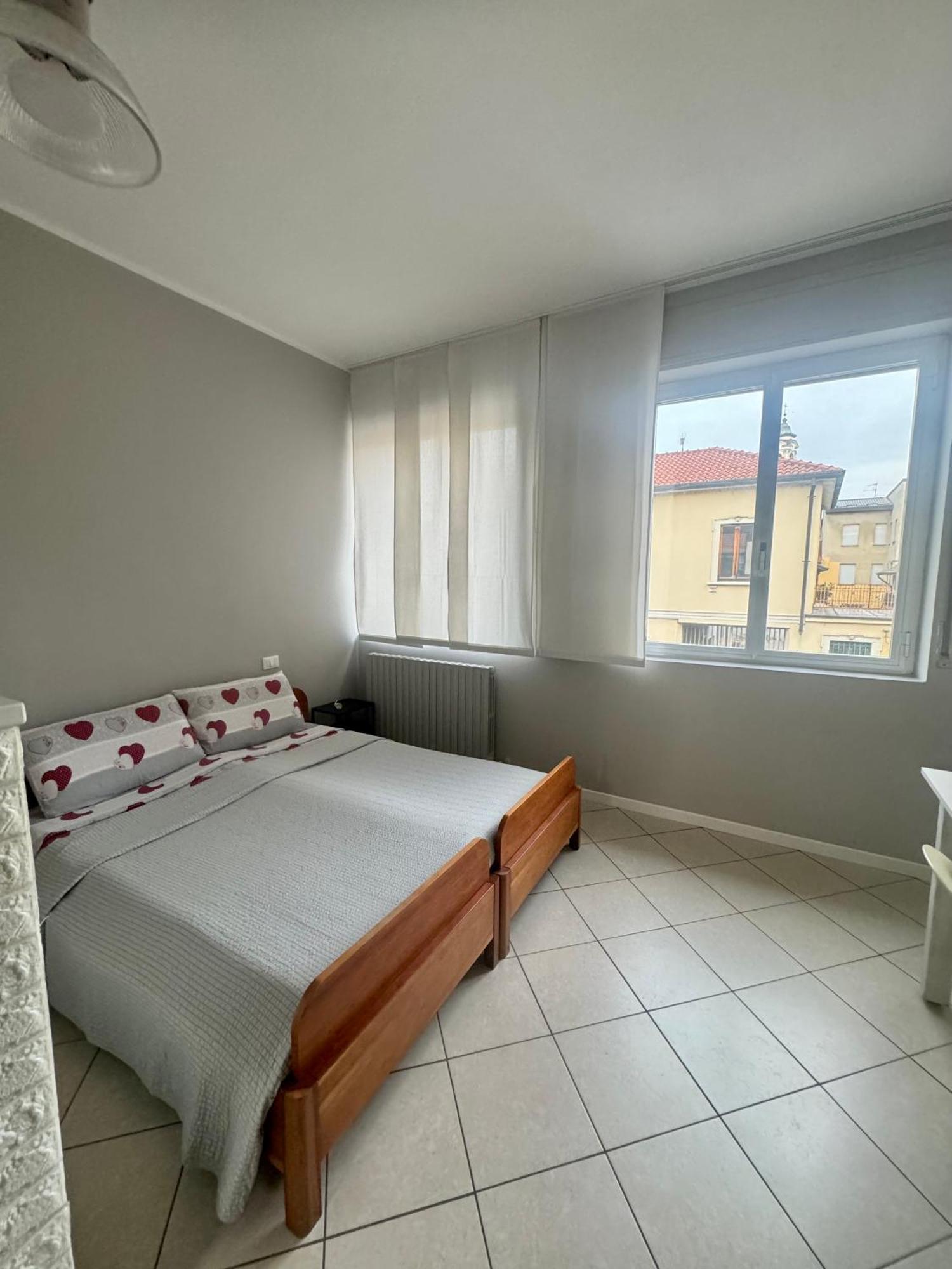 Casa Tito - Accogliente Monolocale A Due Passi Dalla Stazione Cesano Maderno Exterior foto